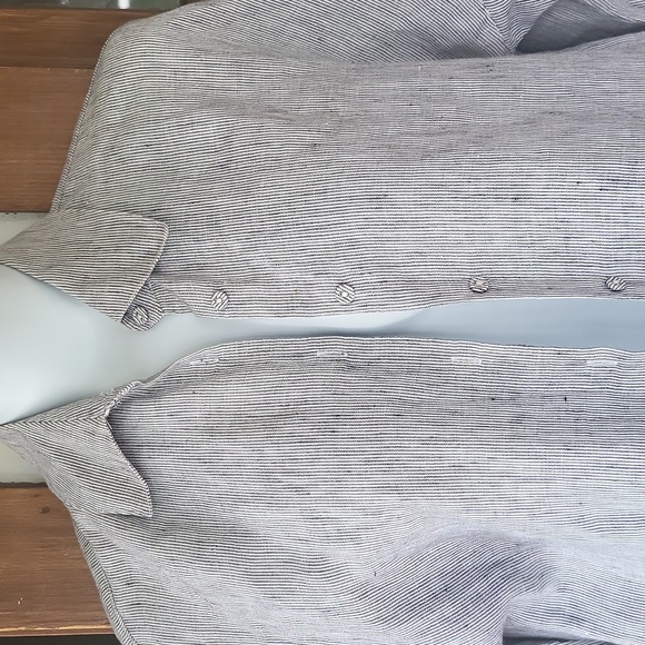 CHICO'S DESIGN Women's Natural Linen Button Up Shirt Size 1 equal to a big med - Picture 4 of 8